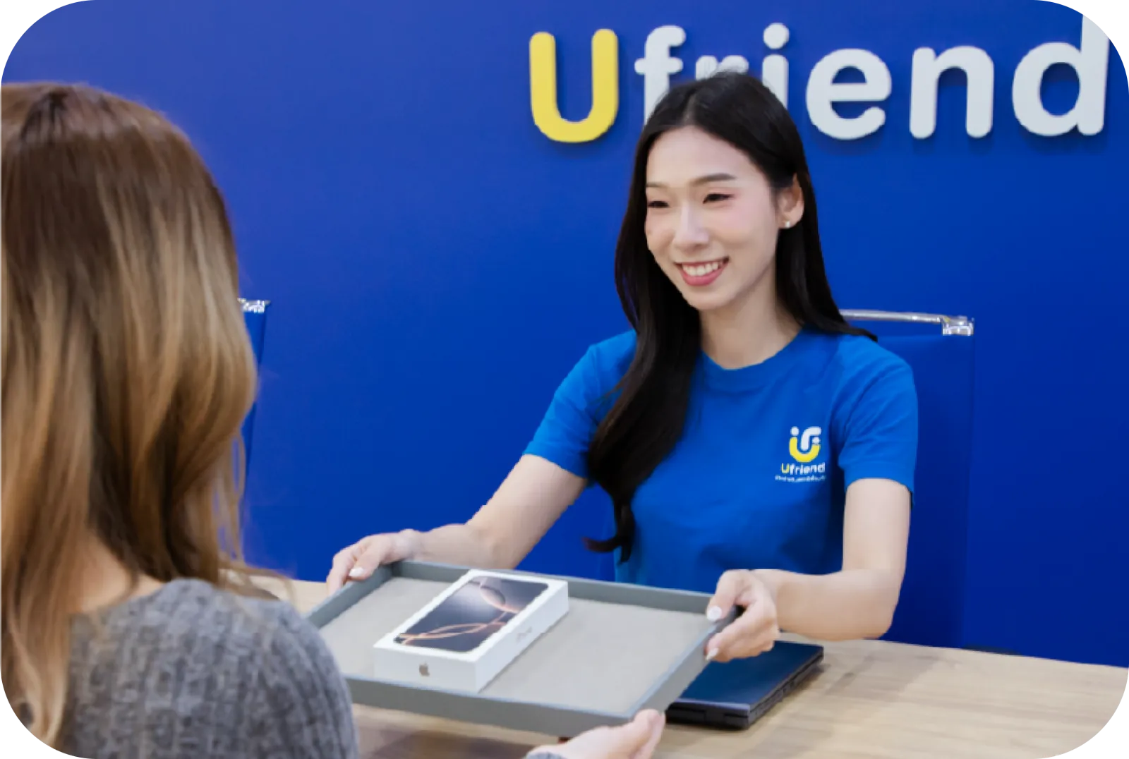 อัปเกรดแบบฉลาด ด้วยการเทิร์น + ผ่อน การรับเทิร์นกับ Ufriend ช่วยให้คุณอัปเกรดได้ 2 ต่อในครั้งเดียว -ต่อที่ 1: ใช้เครื่องเดิมเป็นส่วนลด -ต่อที่ 2: เลือกผ่อนเครื่องใหม่ต่อได้ (ทั้ง iPhone มือ 1 หรือ มือ 2) ทำให้ส่วนต่างเบาลง และไม่ต้องจ่ายหนักในครั้งเดียว